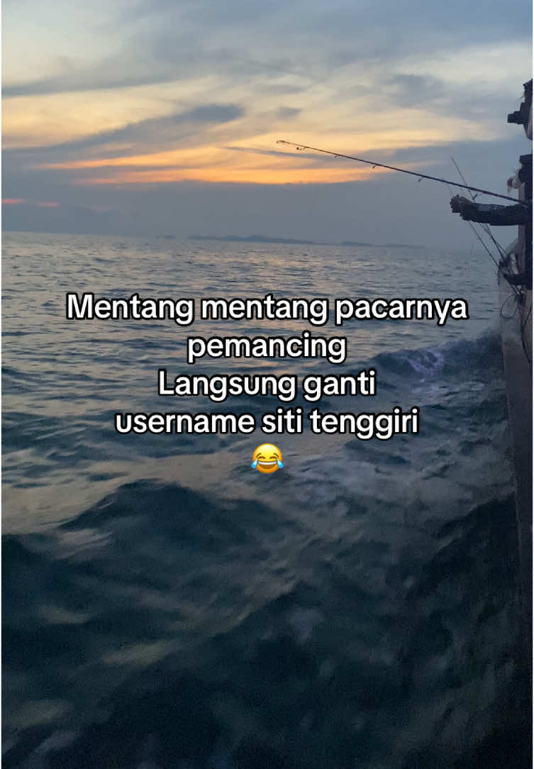 Mentang-mentang pacarnya pemancing😂 . . Takenby: Me Inframe: Tekong andalan “KOMBET” , @Pandeka_fishing @Sandy Fishing Batam @🔋100% @M. asri_87  . . #Mancing_Tagageh #mancingmania #mancing #mancingliar #mancingmaniamantap #jerseymancing #mancingikan #mancingmaniatrans7 #pemancingan #mancingmania7 #kaosmancing #memancing #mancingindonesia #bajumancing #mancinglaut #mancingmaniajogjakarta #hobimancing #umpanmancing #mancingmaniaindonesia #jerseymancingmania #romancing #mancingmaniak #peralatanmancing #pemancing #mancing_mania #romancingthestone #hobbymancing #bromancing  #mancingcasting 