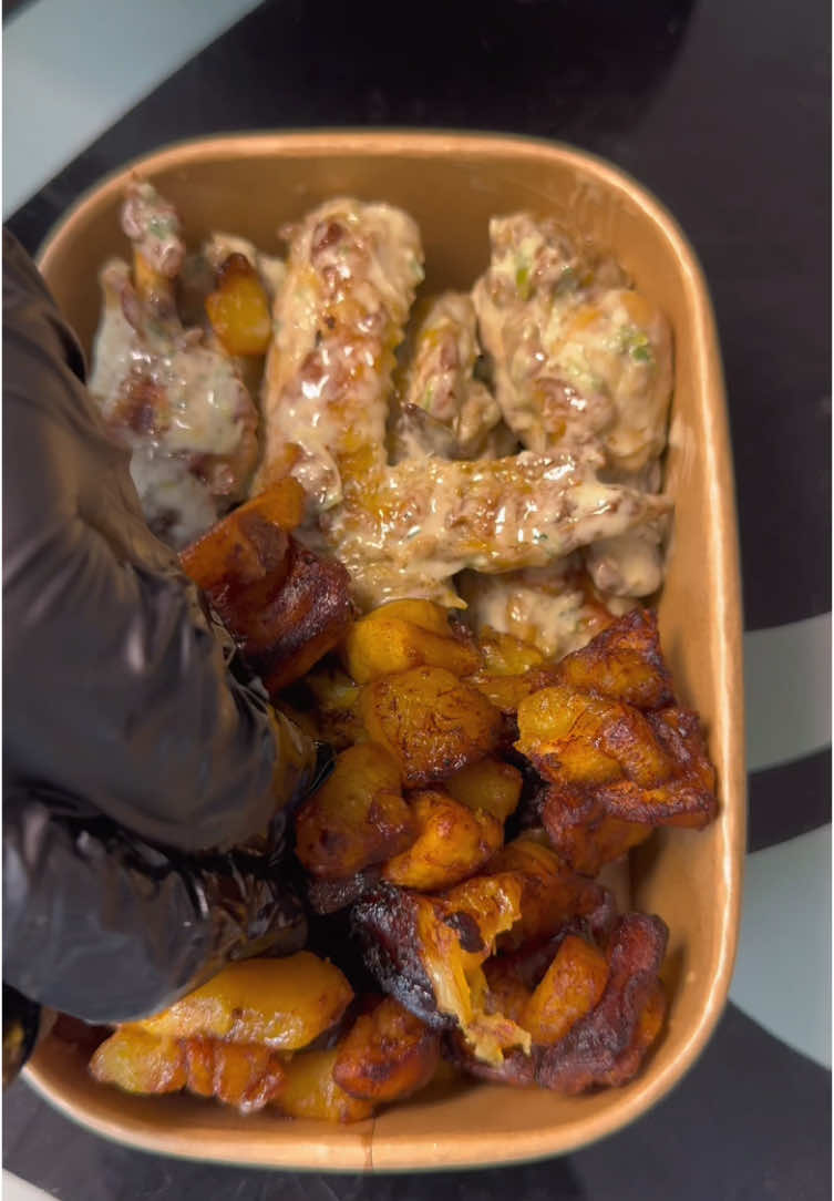 Du bon poulet avec alloco et frites comme accompagnement finalise ta commande sur le 93 44 91 87 /  92 25 62 54 #recetasfaciles #togolais228🇹🇬 #pourtoii #universtogo🇹🇬🇹🇬 