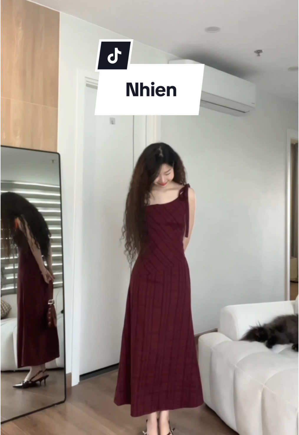 Mặc cái váy vào cảm giác yêu đời vì được là con gái lun áaaaaaa @Nhien #noeloutfit #quinneeeee #nhienvintage 