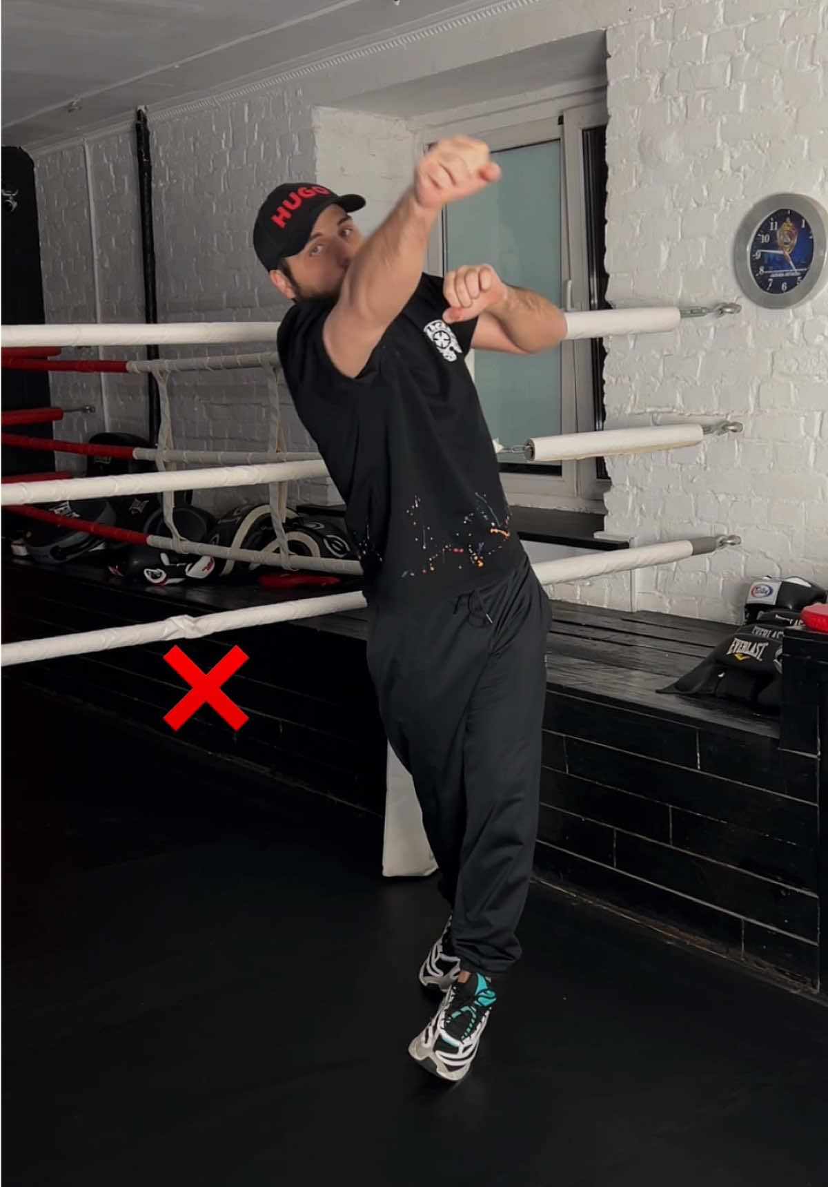 How to get into a fighting stance correctly ✔️🥊 #boxingtraining #boxingcoach #boxingtips #boxingmotivation #boxingskills #boxingtechnique #boxingdrills #boxingfitness #boxingworkout #shadowboxing #shadowbox #boxingday #boxingcombo #recommendations #fyp 