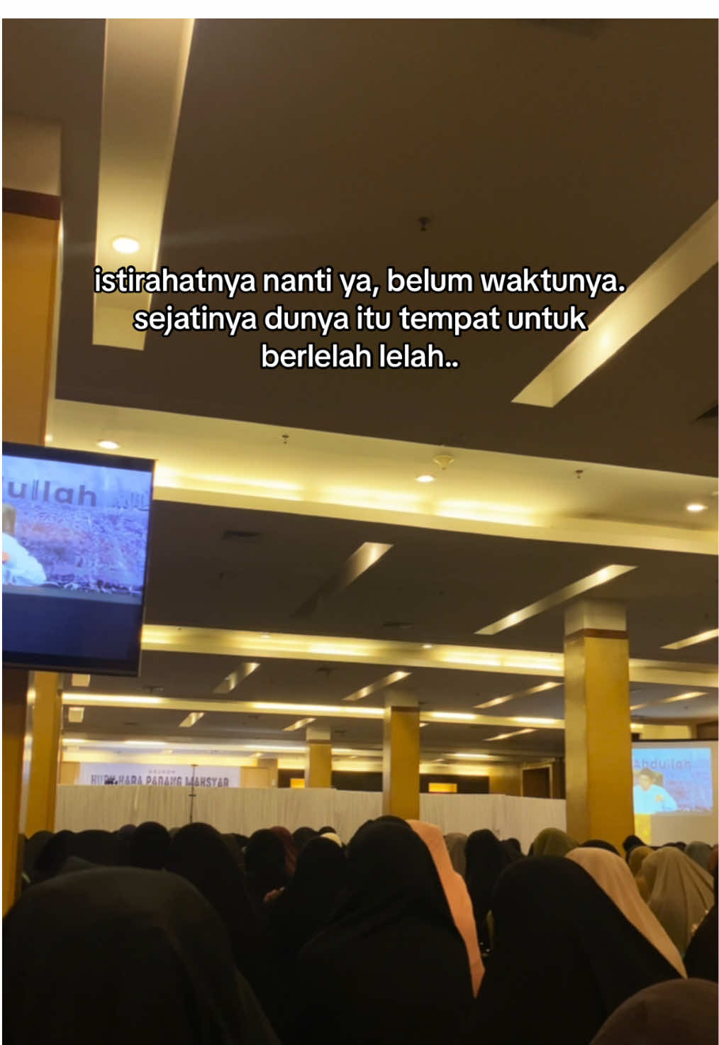 semua orang yang saling berkasih sayang & bersahabat dekat, saat di Yaumul Hisab nanti, semua mereka akan menjadi musuh & bertengkar kecuali mereka yang berkasih sayang di atas taqwa. mereka akan saling berdebat satu sama lain, saling menyalahkan karena satu diantara mereka mengajak dalam maksiat, dan satu lagi ikut dalam ajakan tersebut. نَعُوْذُبِاللهِ مِنْ ذَالِكَ #CapCut #islamic_video #dunya #reminderislamic #fypage #berbenahdiri 