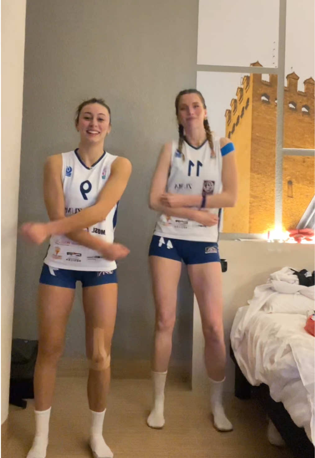 Nuova coppia di ballerine/pallavoliste di cui non sapevate di aver bisogno #dance #trend #volleyball #players @Florencia Ferraro  