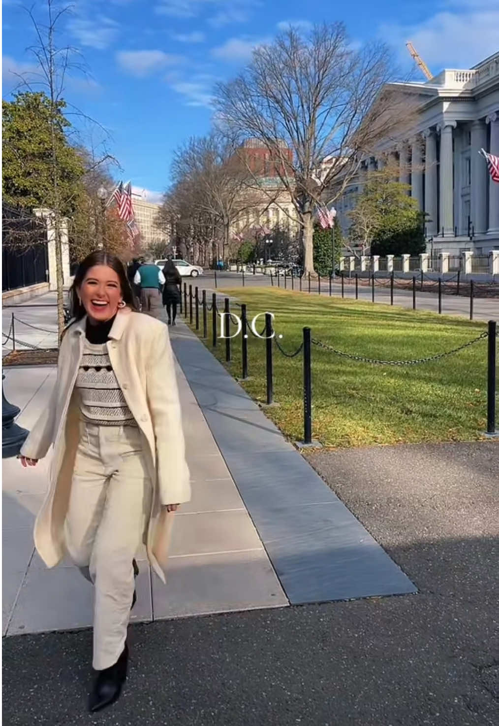 #onthisday wishing I was back in D.C. 🫶🏻😫🤍🎄 #christmas #washingtondc #traveltiktok #christmastrip #vacation #thewhitehouse #christmastiktok #trending #fyp 