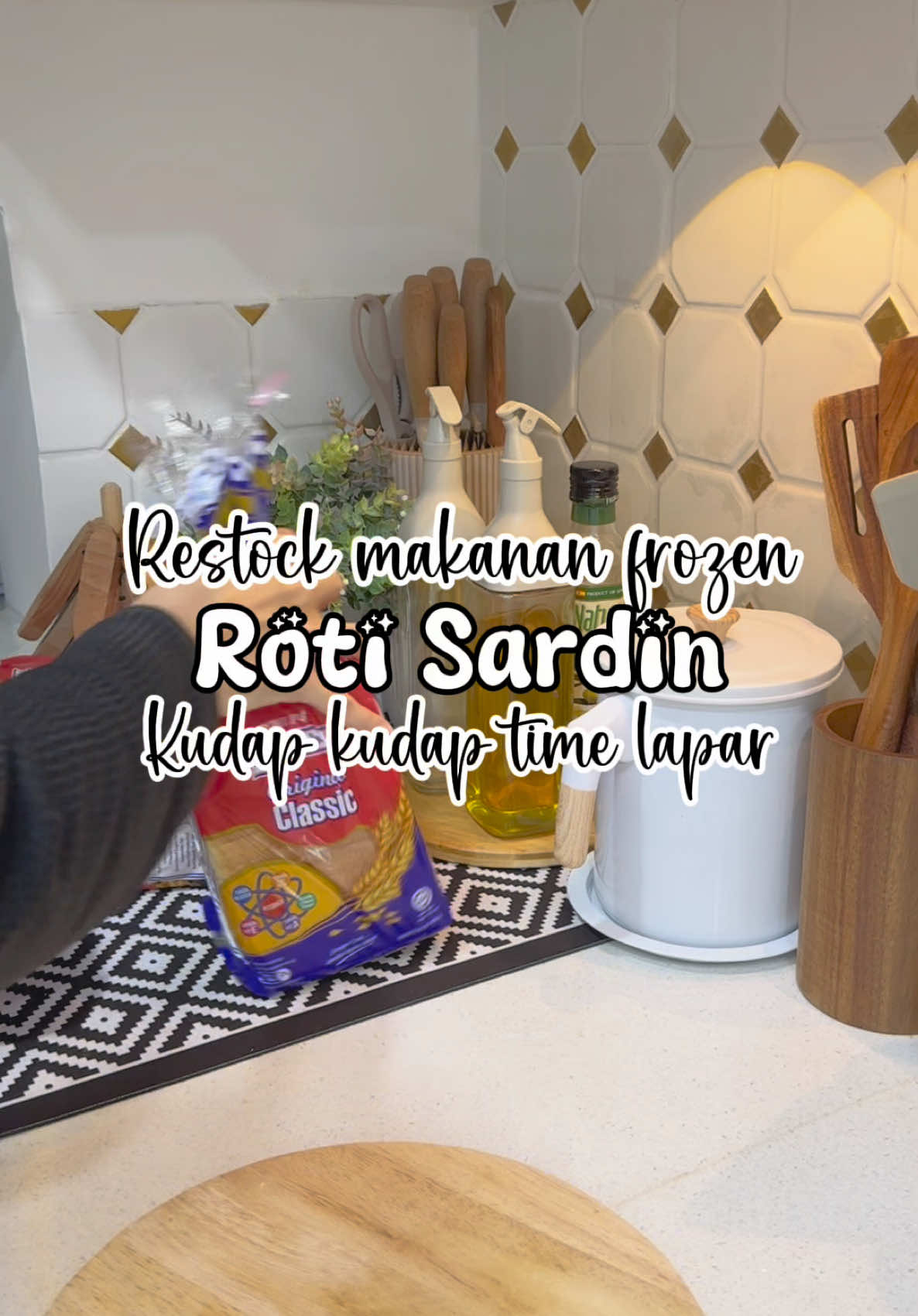 Done restock kudap2. Mudah keja bila dah buat siap. Next nak buat apa pulak ya??? Senduk idaman: @Fatimah Jamal  https://vt.tiktok.com/ZS6FJRXUv/ Botol minyak: @Fatimah Jamal  https://vt.tiktok.com/ZS6FJjCcQ/ #frozenfood #restock #makanan #kudapkudap #easy #kitchen #masakmasak #menusimple #