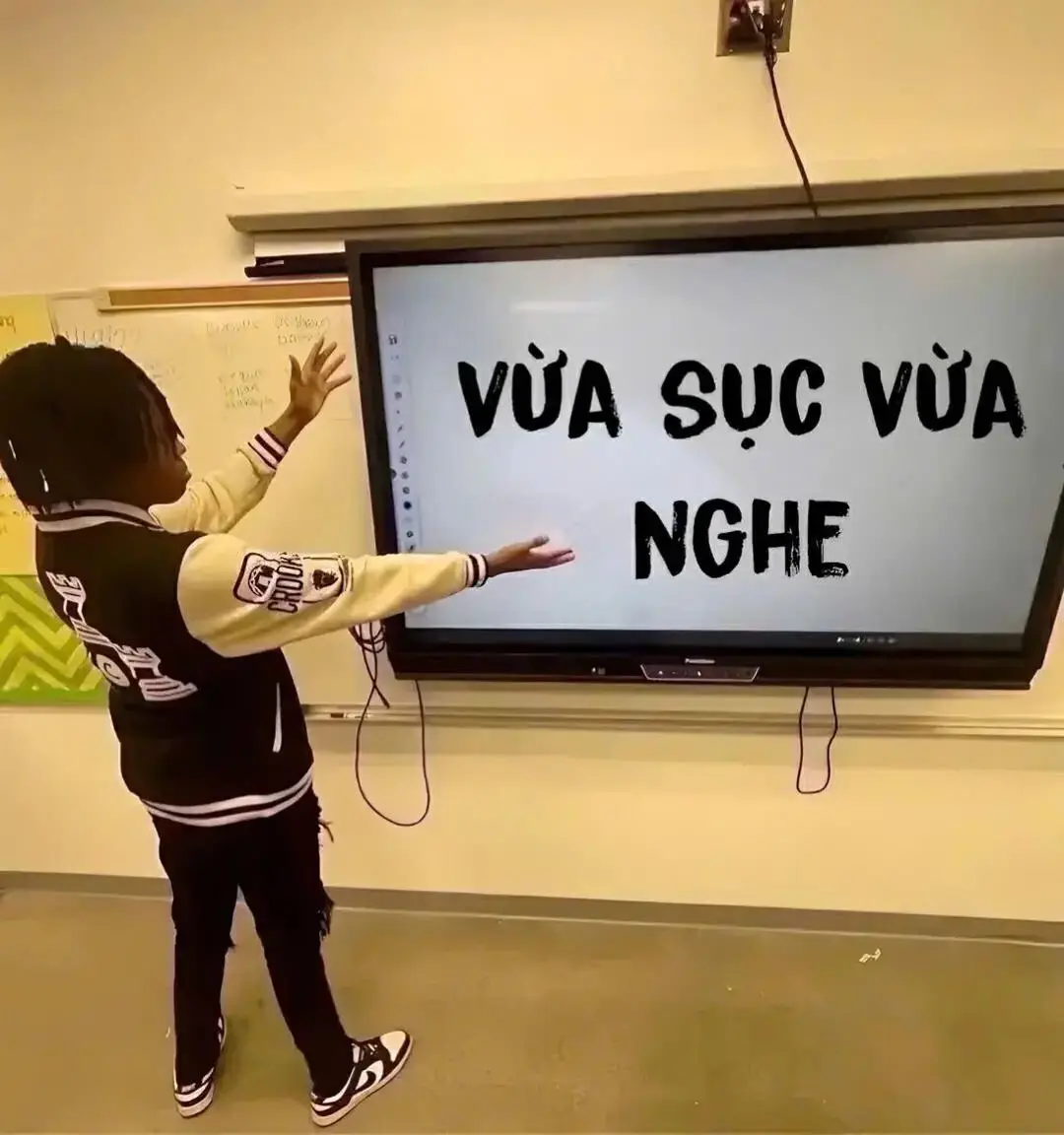 Có lẽ xa một người Trong lòng còn thương Chẳng khác như cuộc đời Mọi điều vô hướng Đứng giữa yêu và dừng lại Em thật không biết Phải làm sao Để anh sẽ thấy được vui Biết anh vẫn cứ vô tâm Nhưng sao lòng còn thương Phải chăng là quá yêu Nên em ngại không dám nói Có ai tự nhiên muốn xa nhau Và làm cho trái tim mình nhói đau Nên cố níu xem ta sẽ đi về đâu #nhumotnguoidung #vairalvideo #xh #vairal #lyricsvideo #lyrics_songs #lyricsmusic #nhacnaychillphet #xuhuong #ddnxuhuong 