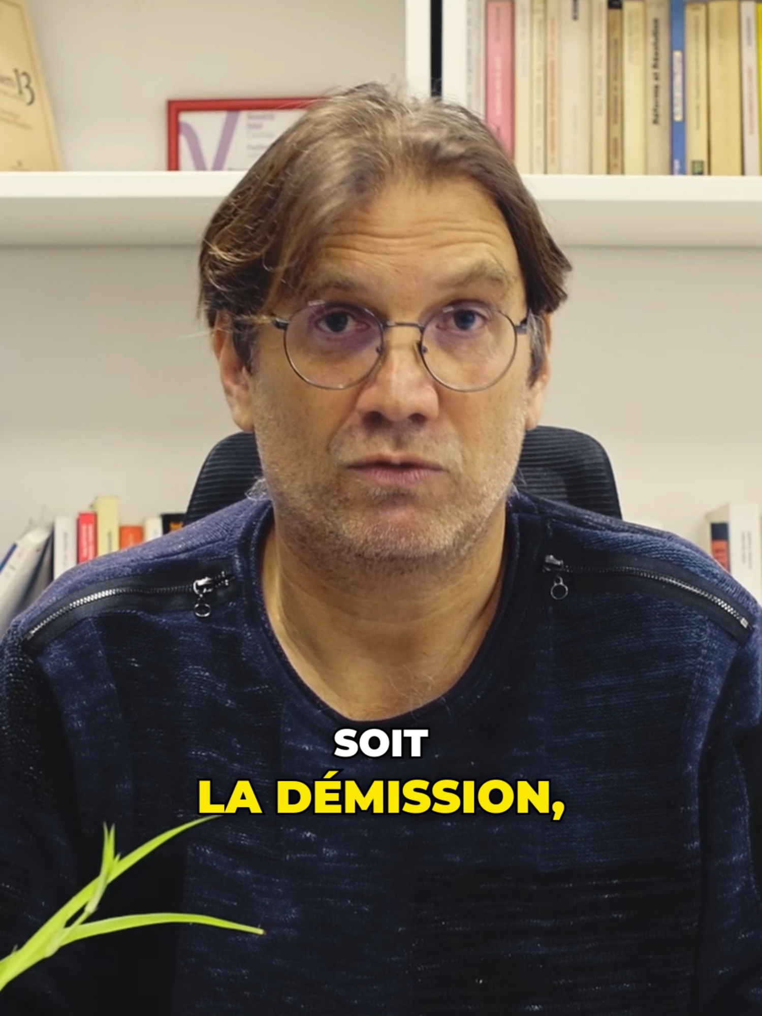 Pourquoi Macron ne cède-t-il pas au NFP et au peuple ? Les réponses les plus courantes se focalisent sur la psychologie et la  mégalomanie du président. Mais ce discours dépolitise la question. Il y a  des intérêts de classes qui se jouent derrière : Le bloc bourgeois  compte profiter de son (bientôt ex) champion jusqu'au bout.