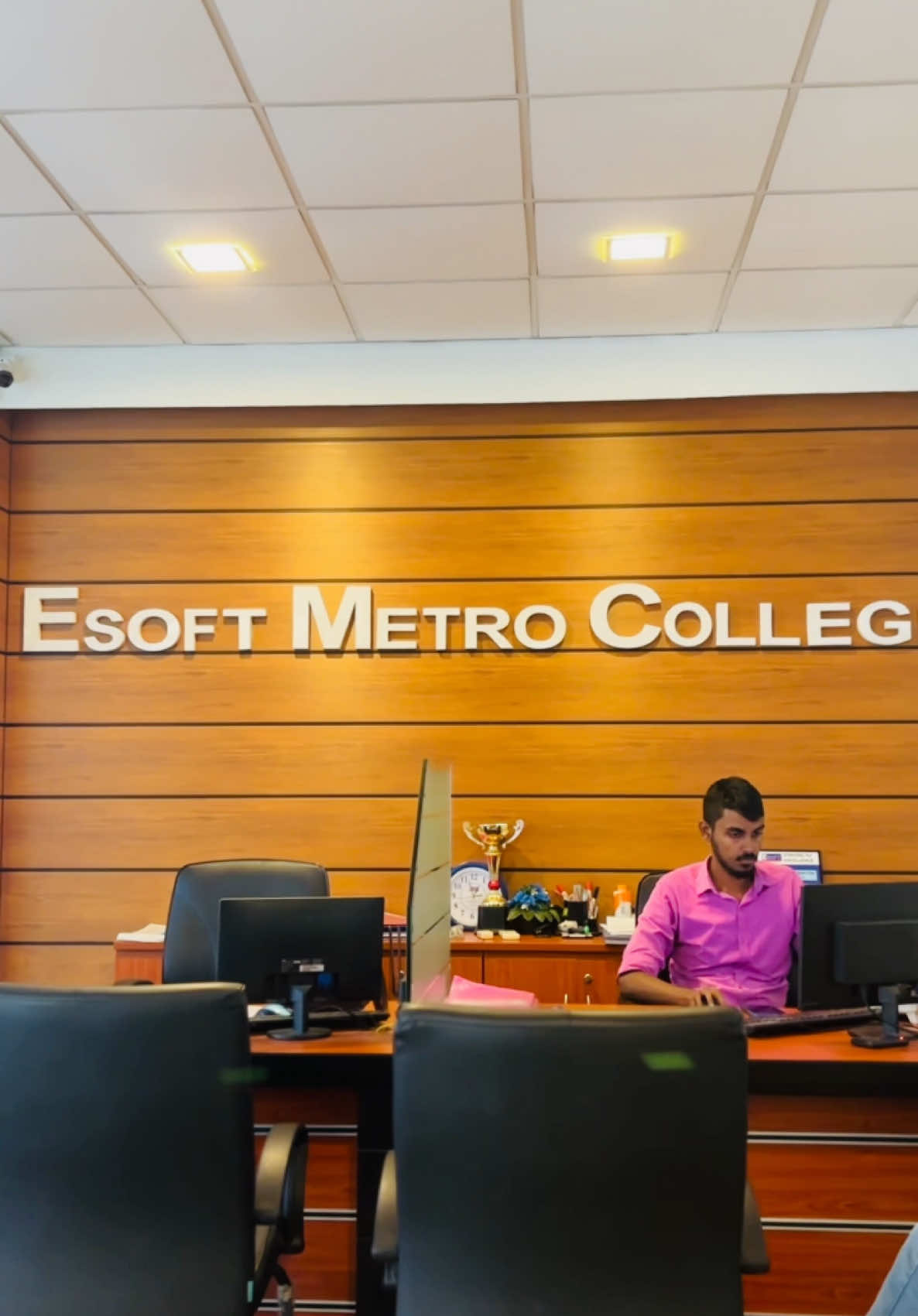 Esoft metro college Awissawella 👀❤️#fypシ #esof #esoftmetrocampus #awisswella #awissawella #esoftiktok #highereducation #univercity #courses #branch #viralvideo #virall #trendingtiktok #girls #afteral 