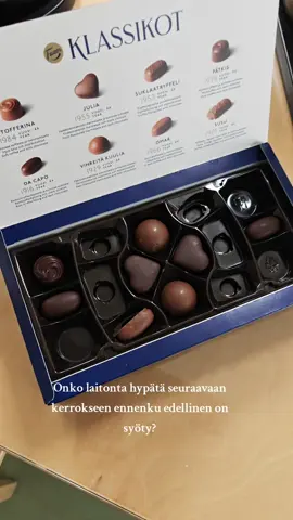 Sallittua vai laitonta?? #suomitiktok #joulu #suklaarasia 