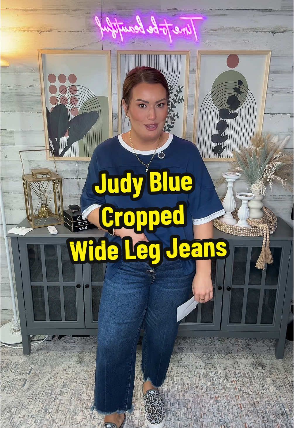 These cropped, wide leg, button fly Judy Blue jeans are so comfortable! They’re great to wear now with mid calf booties, but will transition beautifully for all your Spring outfits! @Emma Lous Boutique #judybluejeans #judyblue #croppedjeans #widelegjeans #ttsacl 