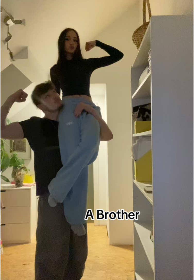 Wie er mich einfach fallen lässt😭 #brother #bruder #sibling #geschwister #sister #aman #rihanna #breakingdishes #christ #fyppppppppppppppppppppppp #food #döner #trendingvideo #viral_video 