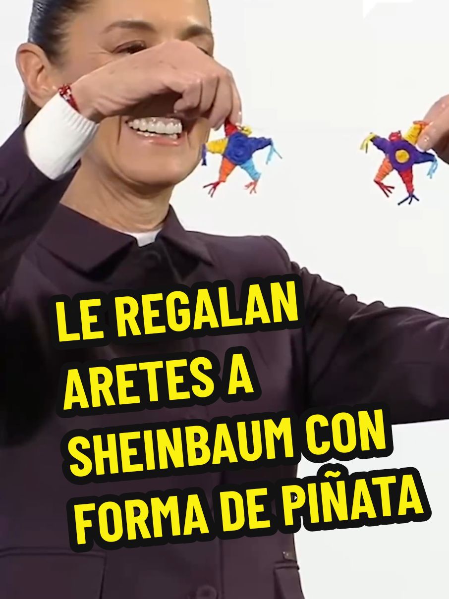 🇲🇽 Artesano le regala aretes con forma de piñata a Sheinbaum 