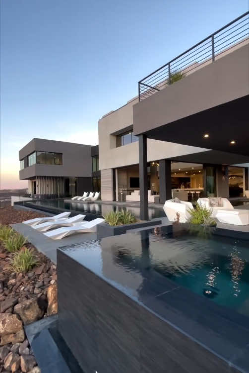 Take a look inside of this incredible modern house in Las Vegas ✨🏡 By: @ wayup_media  #luxuryrealestate #housetour #luxuryhomes #lasvegas #modernhouse #newhome #Home #property #hometour #housetour #fyp #foryoupag #realstate 