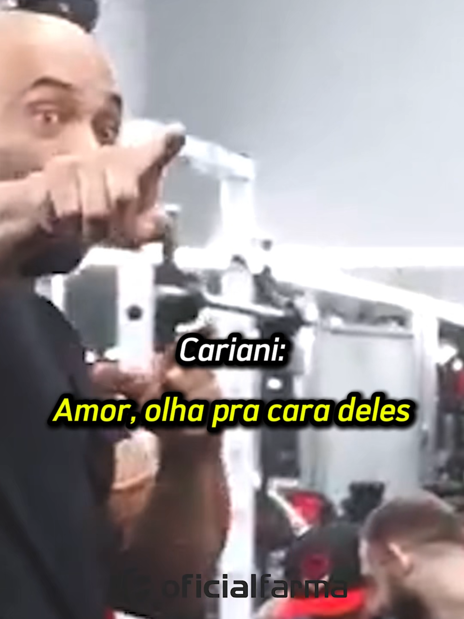 Toguro fica atrapalhando vida de casado do Cariani @renato_cariani #cortescariani #cortesoficialfarma #renatocariani #juliobalestrin #toguro #taticariani #maromba #entretenimento