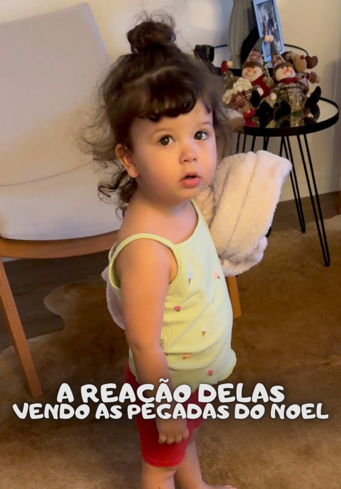 “Agora só falta limpar isso!” 😂😂😂😂😂 #bebes #bebesfofos #maternidadconhumor #humor #paidemenina #maternidadereal #irmaos #humor #engracado #fofos #fofo  #bebesfofinhos #surpresadenatal #natal #natalina 