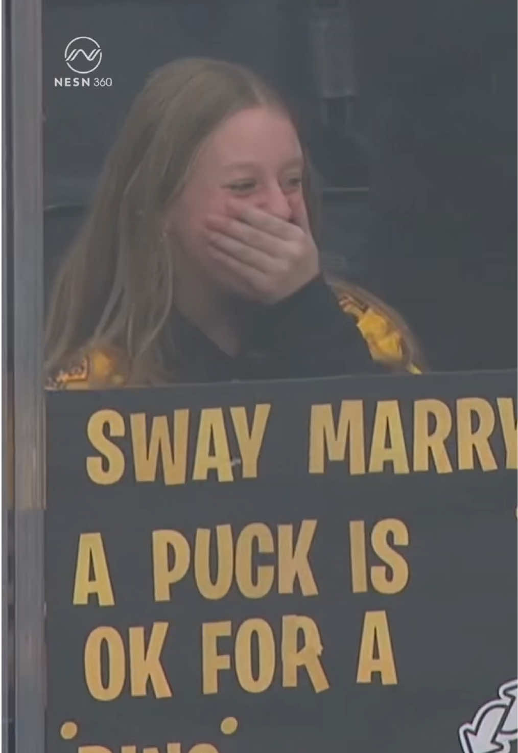 I now pronounce you, goalie and wife 🏒 💍  Think Sway made this fan’s whole year 😂 