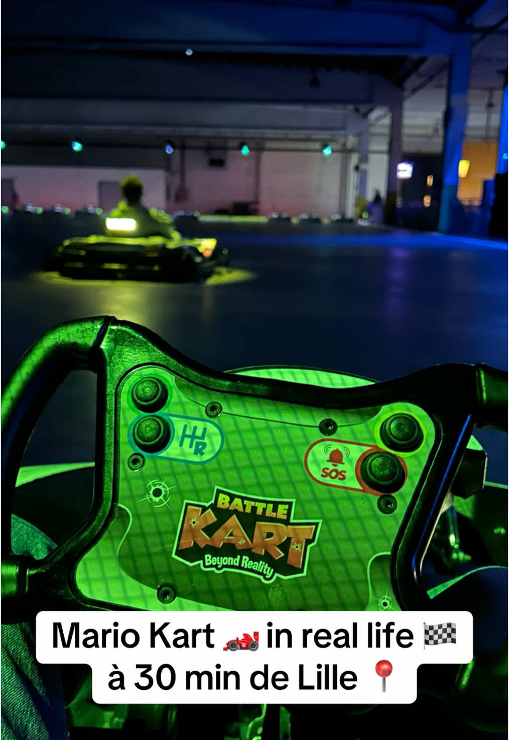 @BattleKart Mouscron Prêt à vivre une expérience unique ? 🚗💥 Découvrez BattleKart à Mouscron, à seulement 30 min de Lille ! 🕹️ Mélange entre karting et jeu vidéo grandeur nature, conduisez sur des circuits projetés au sol, esquivez les obstacles, et lancez des bonus pour battre vos adversaires 🎮🔥 Une activité idéale entre amis ou en famille.  #BattleKart #Mouscron #ActivitéNord #Karting #JeuxVidéo” #Mariokart #lesvoyageursdunord #Lille 