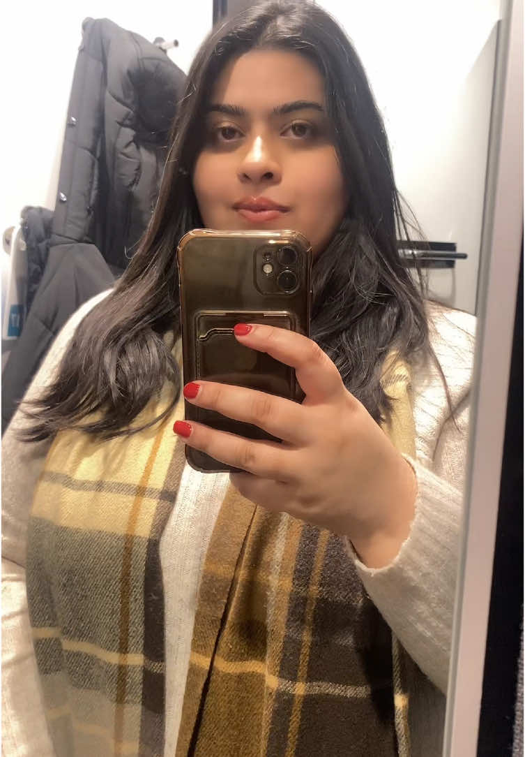 One video in the fitting room is a must 🫶 #plussizemodel #pinkrose4u #fashion #pakistani #contentcreator #fyp #trendingreels #foryouu #bollywoodsong #growmyaccount #growmytiktokaccount 