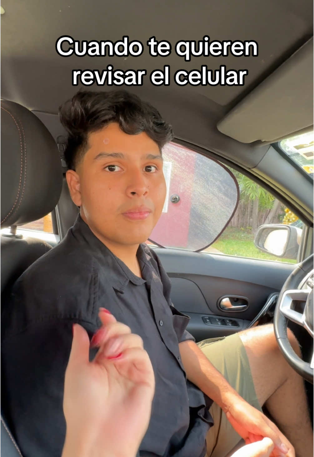 Cuando te quieren revisar el celular antes de navidad😅 #humor #adriansiup #mujeres 
