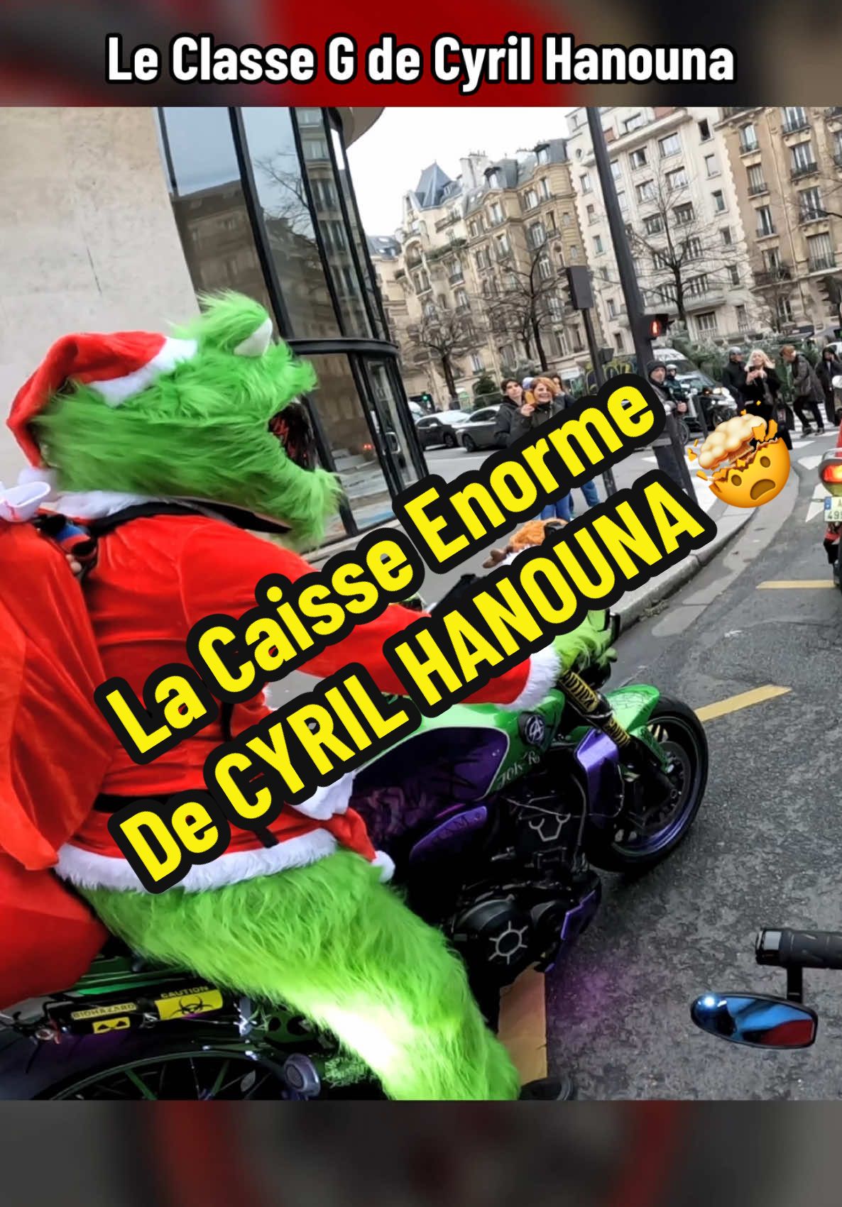 Pendant la Balade des 🎅🏼🧑🏼‍🎄 nous avons croisé l’énorme Classe G Monsory de Cyril Hanouna