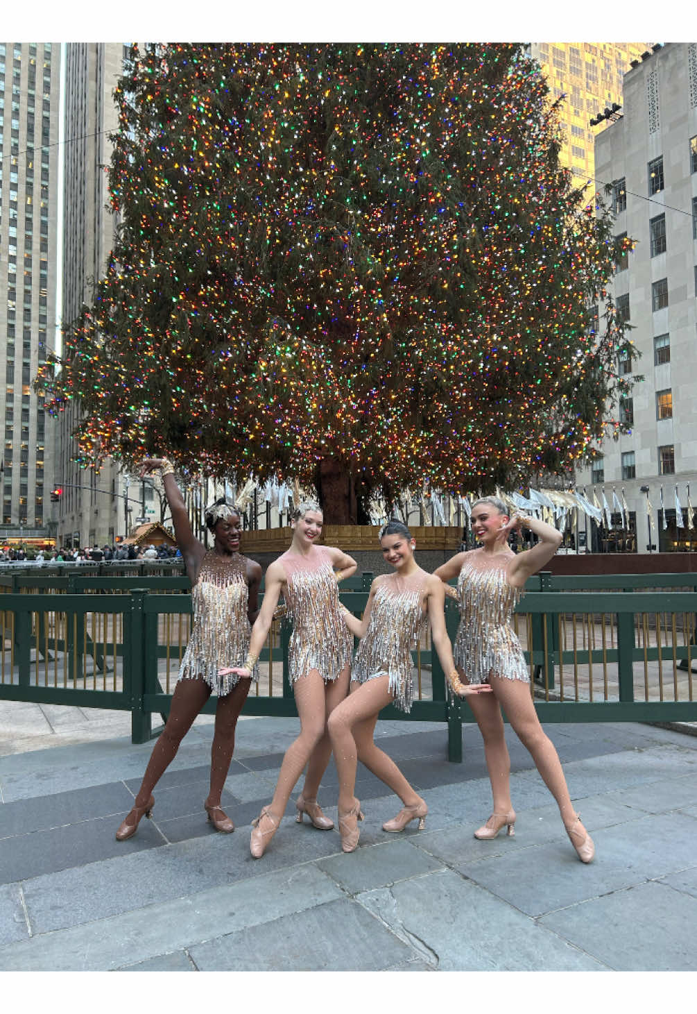 @therockettes 🤝 the Tree. The ultimate Christmas crossover. #christmasinnewyork #rockefellercenter 