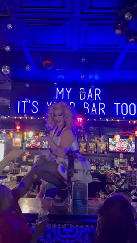 Happy Holigayyyys! #mybarkona #itsyourbartoo #dragbrunch @Palehua 