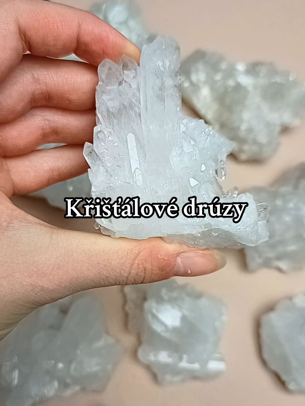 Předvánoční zásilka krásných  brazilských křišťálových drúz 💎 Všechny tvary i velikosti najdete na našem eshopu 😊 #mineraly #krystaly #drahekameny #crystaltok #kameny #kristal #kryštály 