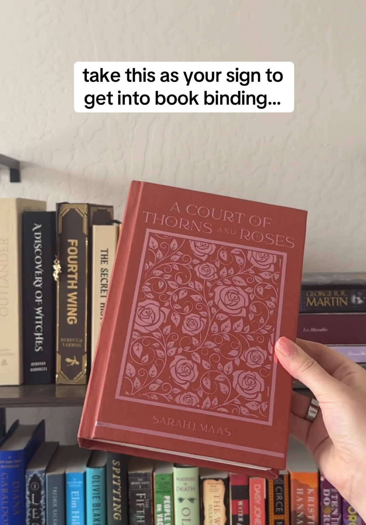 it’s a learning process but handmade book covers look SO PRETTY on your shelf 🫶🏼✨ #diybookcover #acotar #rebindingacotar #acourtofthornsandroses #bookbinding #bookbinder 