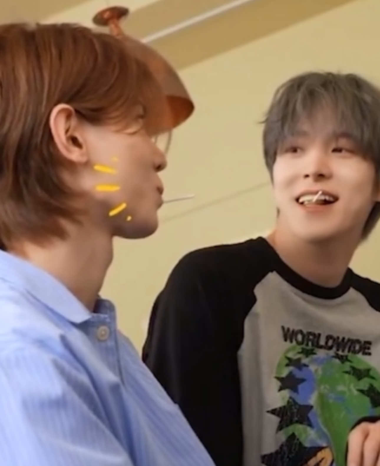 how comfortable yeosang is being affectionate with yunho no im not crashing out why would u say that 🙂 #ateez #yeosang #yunho #yunsang #kpop