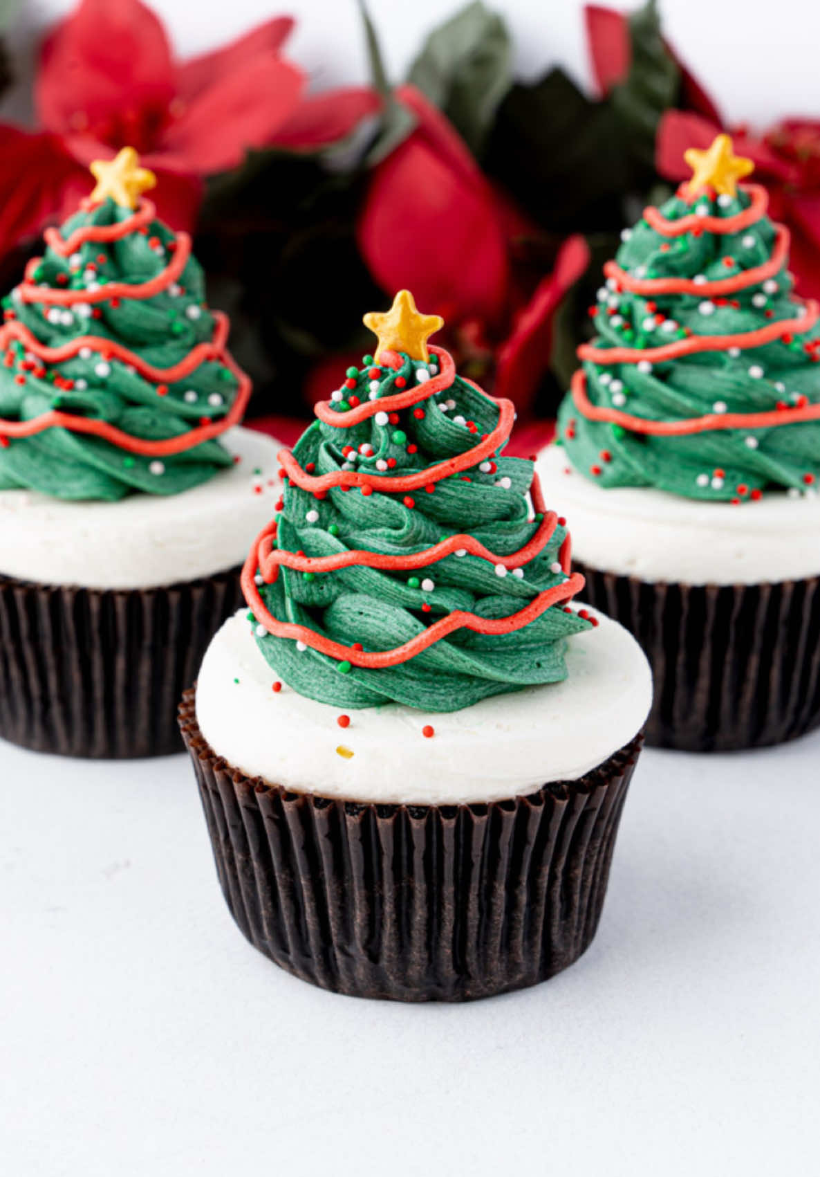 🎄Christmas cupcake series | Cupcake 10 - Christmas tree swirl cupcakes! Let's decorate our Christmas tree with buttercream and sprinkles! For this beautiful design, you will need Wilton 1A, Wilton 1M, and Wilton 2 piping tips, and festive sprinkles! Find the full tutorial on cakemehometonight.com! #christmascupcakes #cupcakedecorating #cupcakes #christmastree