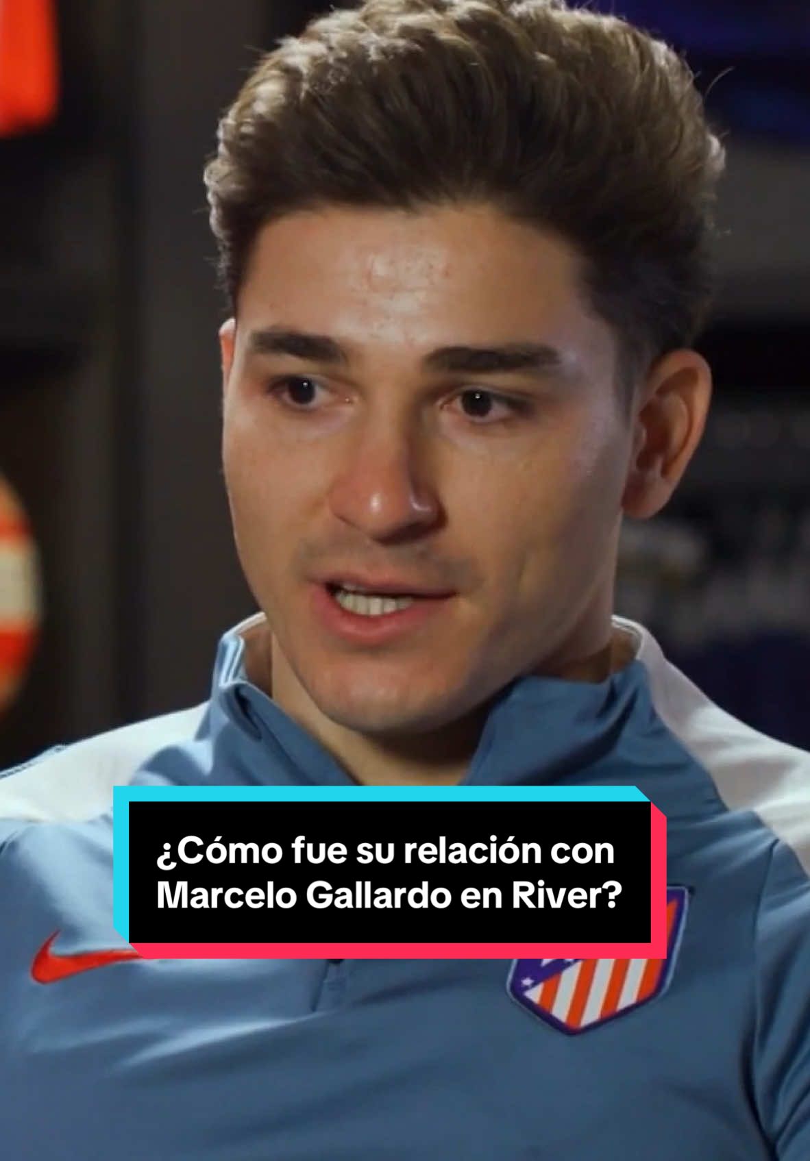 🔴⚪️ ¿Cómo fue ser dirigido por Marcelo Gallardo en sus inicios con River Plate? 🗣️ Esto platicó Julián Álvarez en 𝗘𝗫𝗖𝗟𝗨𝗦𝗜𝗩𝗔 con @Maxi Rodriguez.  Checa la entrevista COMPLETA en nuestro canal de YouTube 🎥 #julianalvarez #marcelogallardo #riverplate #argentina #futbol #Soccer 