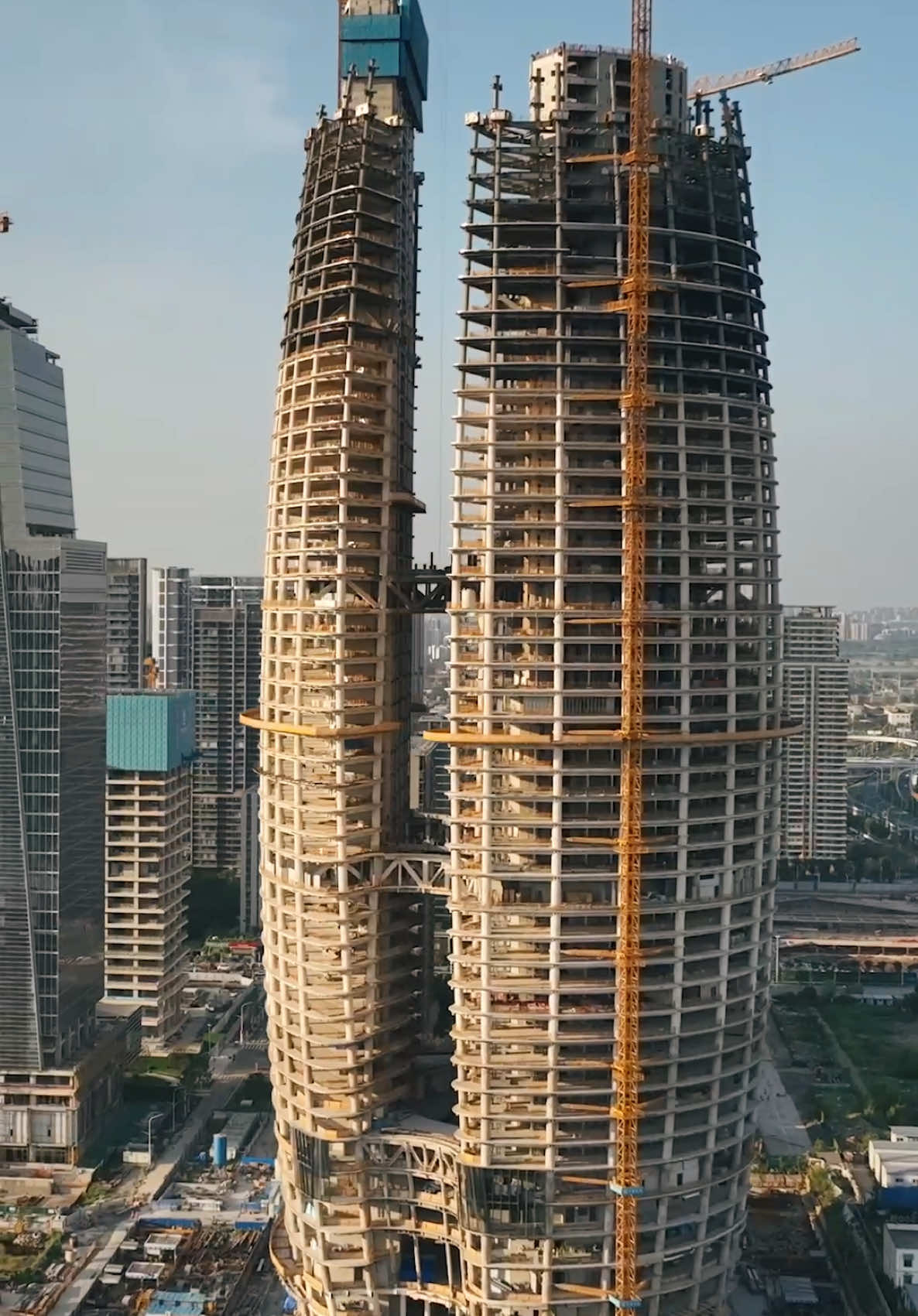 you just can’t beat a skyscraper construction site. Incredible footage of the Zaha Hadid Architects-designed Taikang Financial Centre rising in Wuhan 😮 🎥 ZHA / Xue Liang  #construction #architecture #engineering #skyscraper 