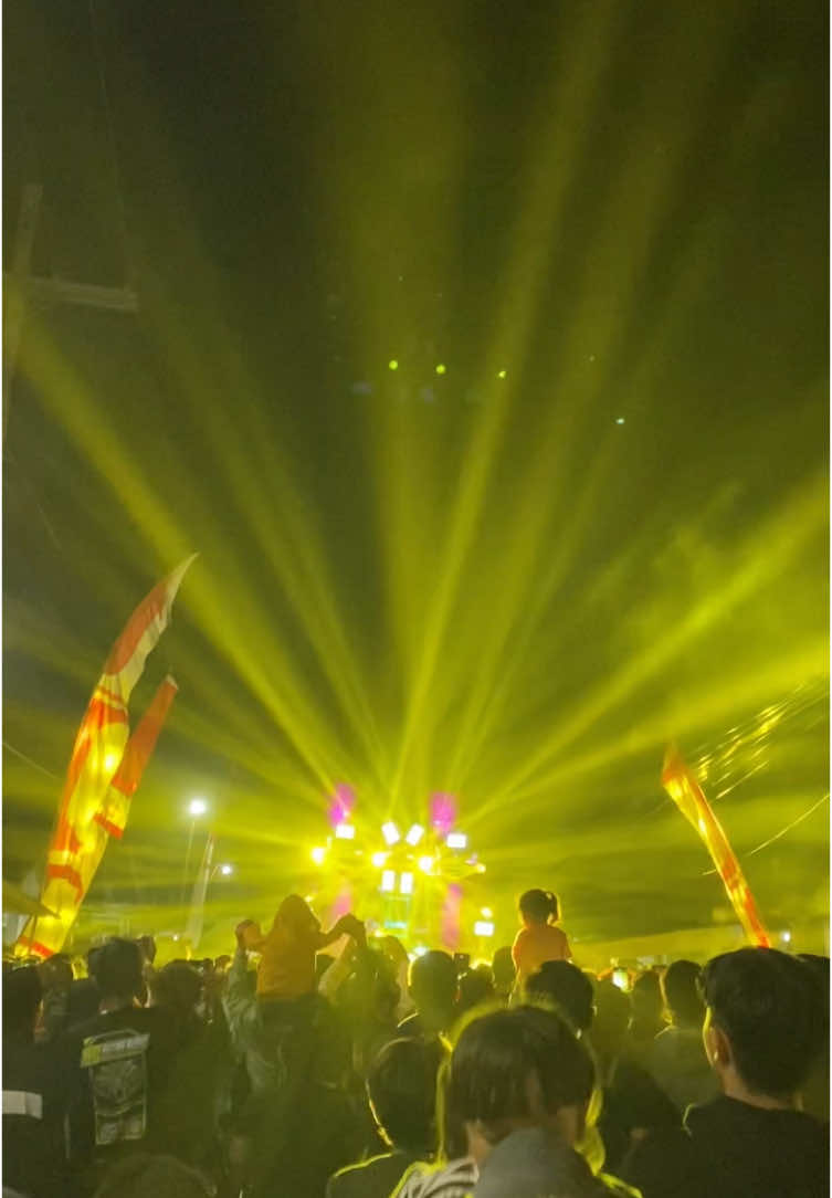 permainan lighting Riswanda bikin terpesona 🥰 #riswandaaudio  #riswandatheradiatorkingofmalang  #karnavallumajang  #horegjawatimur  #sopongirolighting  #fyp 