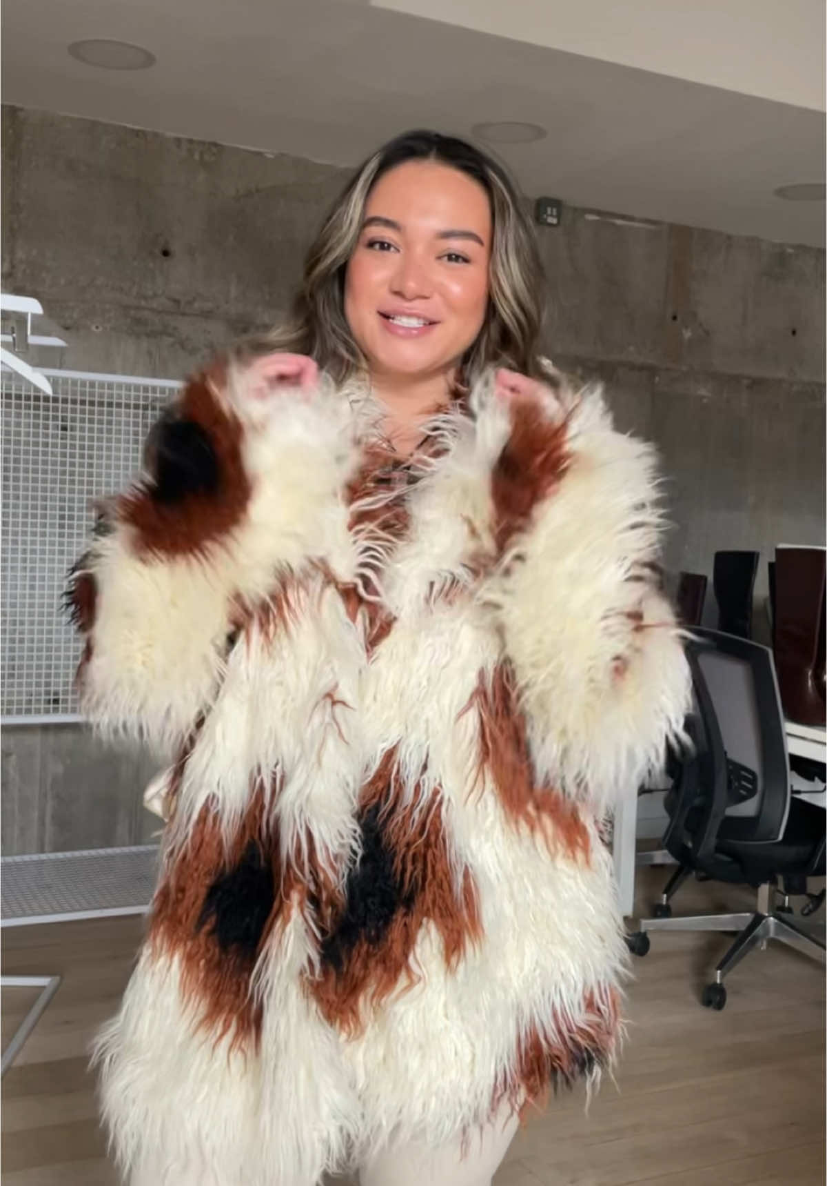 Our beet seller coat! #tiktokmademebuyit #fyp #glamorousoutlet #OOTD #winterfashion #fashion #newyear #decempberdealdrop #newyear #spotlight #christmas #christmasoutfit #fur 