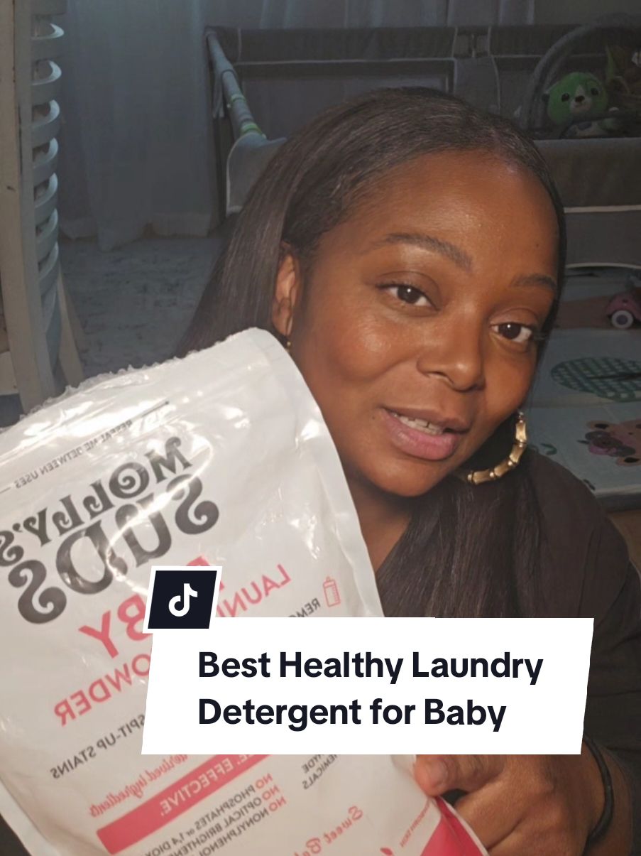 Best healthy laundry detergent for baby. My little guy has sensitive skin and Molly's Suds cleans his clothes so well - without irritating his skin. #healthylaundrydetergent #sensitiveskin #sensitivebabyskin #cleaningredients  @Molly’s Suds 