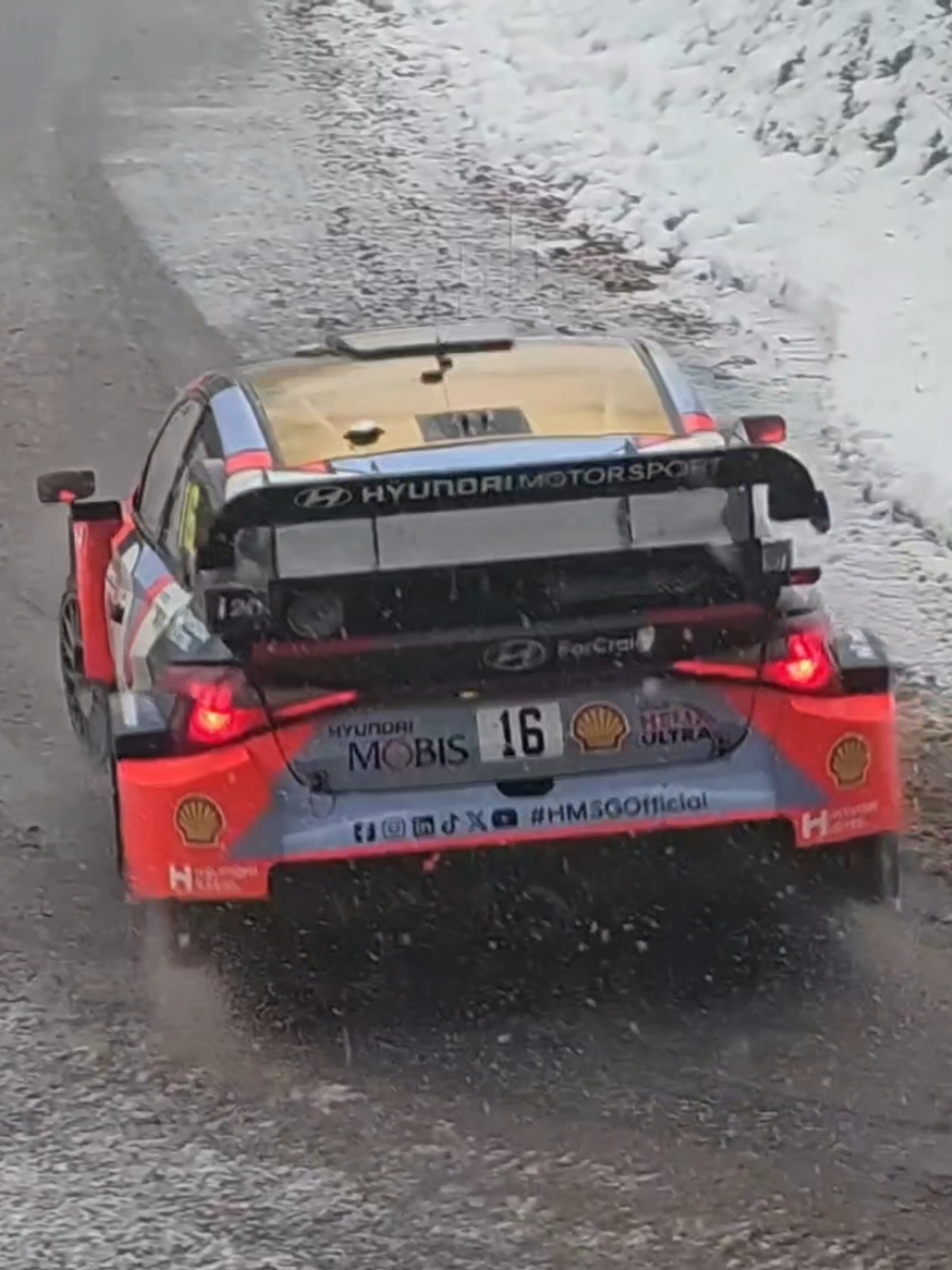 Fourmaux - Slow Motion - Rallye Hivernal du Dévoluy 2024 #wrc #wrcrallye ###rallysnow #rallyehivernaldudevoluy #rallyedevoluy #rally #rallye #rallyedudevoluy #rally #rallycar #rallyefans #rallylife #fourmaux #hyundaii20wrc 