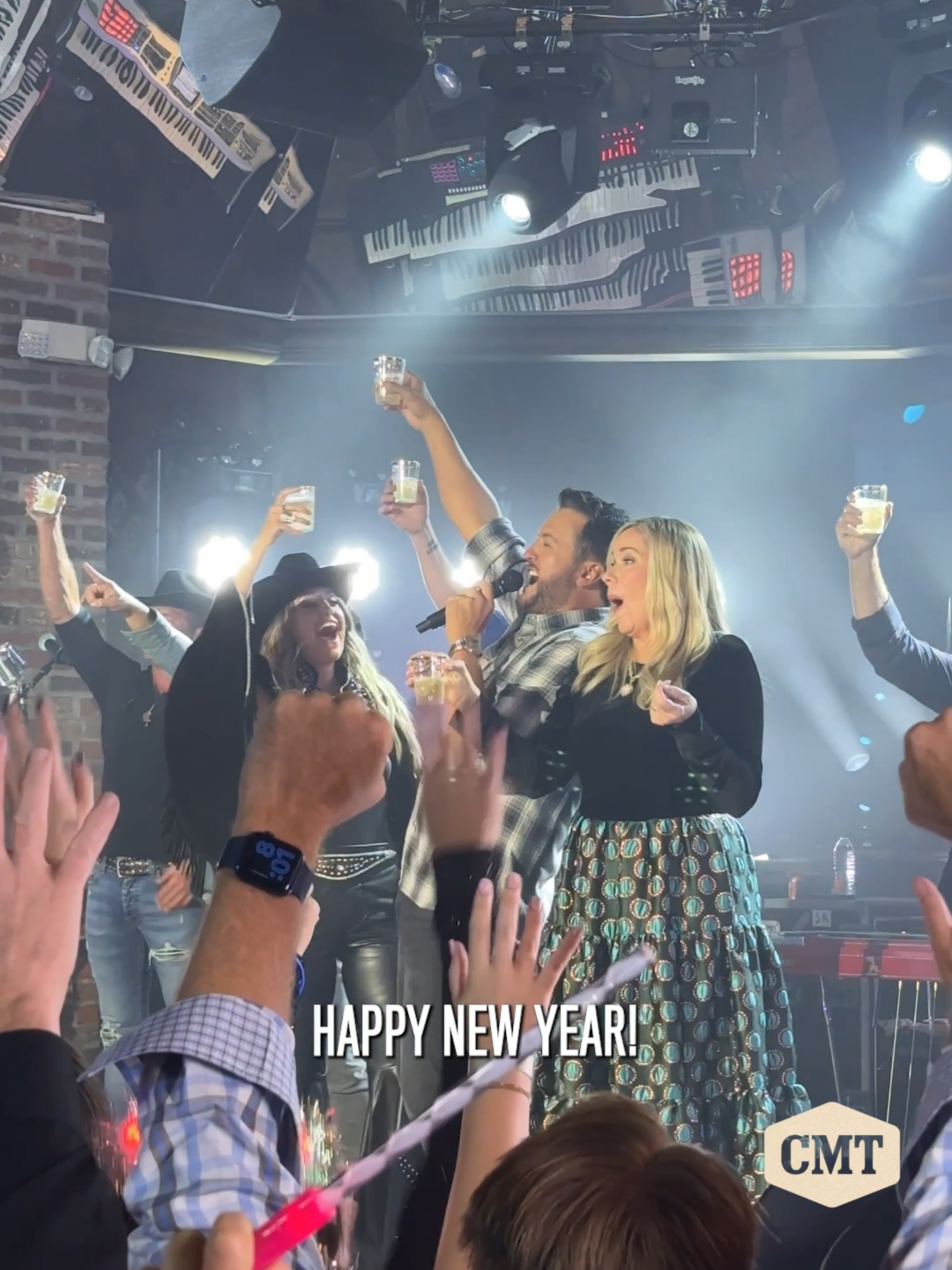 Already off to a great #2025 spending it with #LaineyWilson, #LukeBryan & #LeanneMorgan 😍 #HappyNewYear everyone! 🥂 #newyearseve #newyearscountdown #nashville