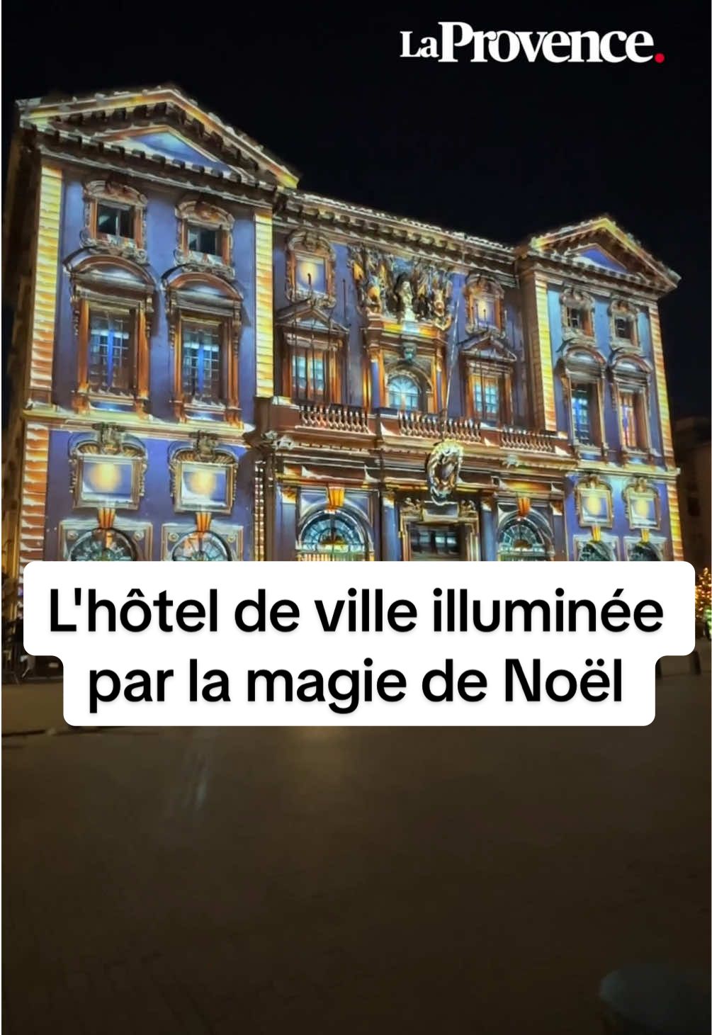 🎄L'hôtel de ville illuminée par la magie de Noël Ce vendredi 20 décembre, à la tombée de la nuit, la Major et l'hôtel de ville ont été illuminés à l'occasion du Noël magique marseillais.  Ce samedi 21 décembre dès 17h30 et jusqu'à 21h30, les deux bâtiments seront encore éclairés ainsi que le Pharo #noël #marseille #vieuxport 