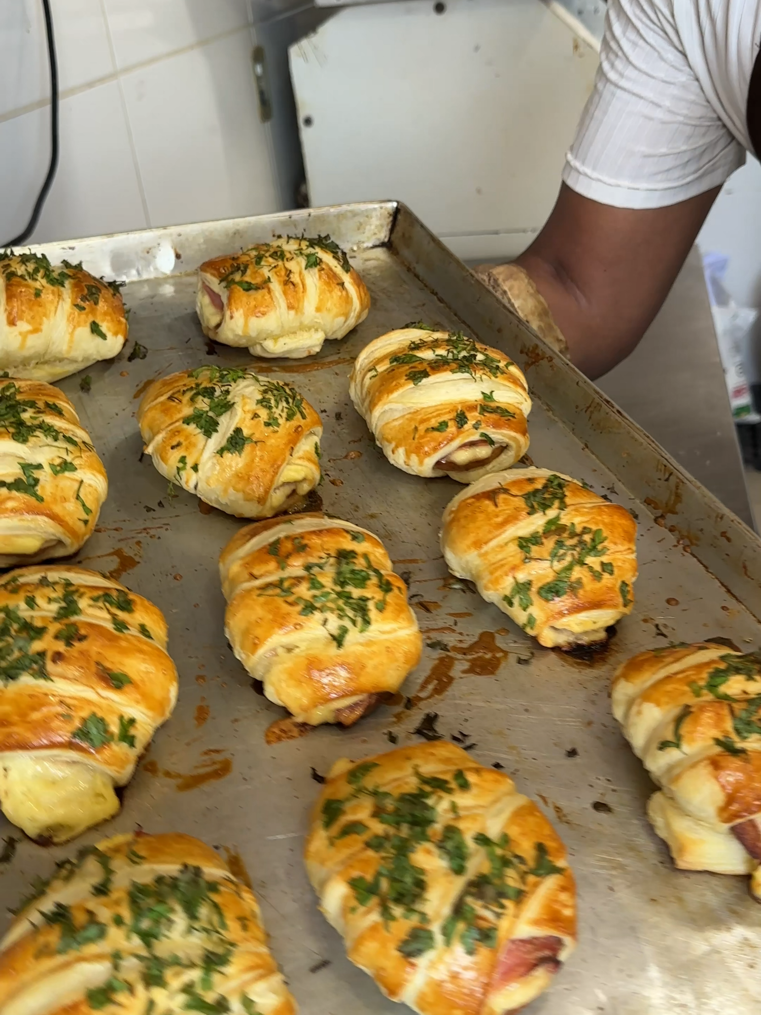 salgado da massa folheada de carne de hanburgue com queijo e presunto super facil de fazer para o natal #salgado #folheado #sobremesa #salgadosartesanal #salgados #food #comida #lanche #receita #receitas #dessert #padaria #salty