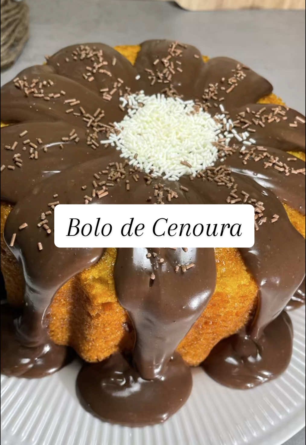 -Bolo de Cenoura- A receita perfeita!  #bolodecenoura #bolodecenouracomchocolate #carrotcakerecipe #carrotcake #receita #bolodecenouracomcoberturadechocolate #FoodLover #fouy #fouyourpage #fouyou_ 