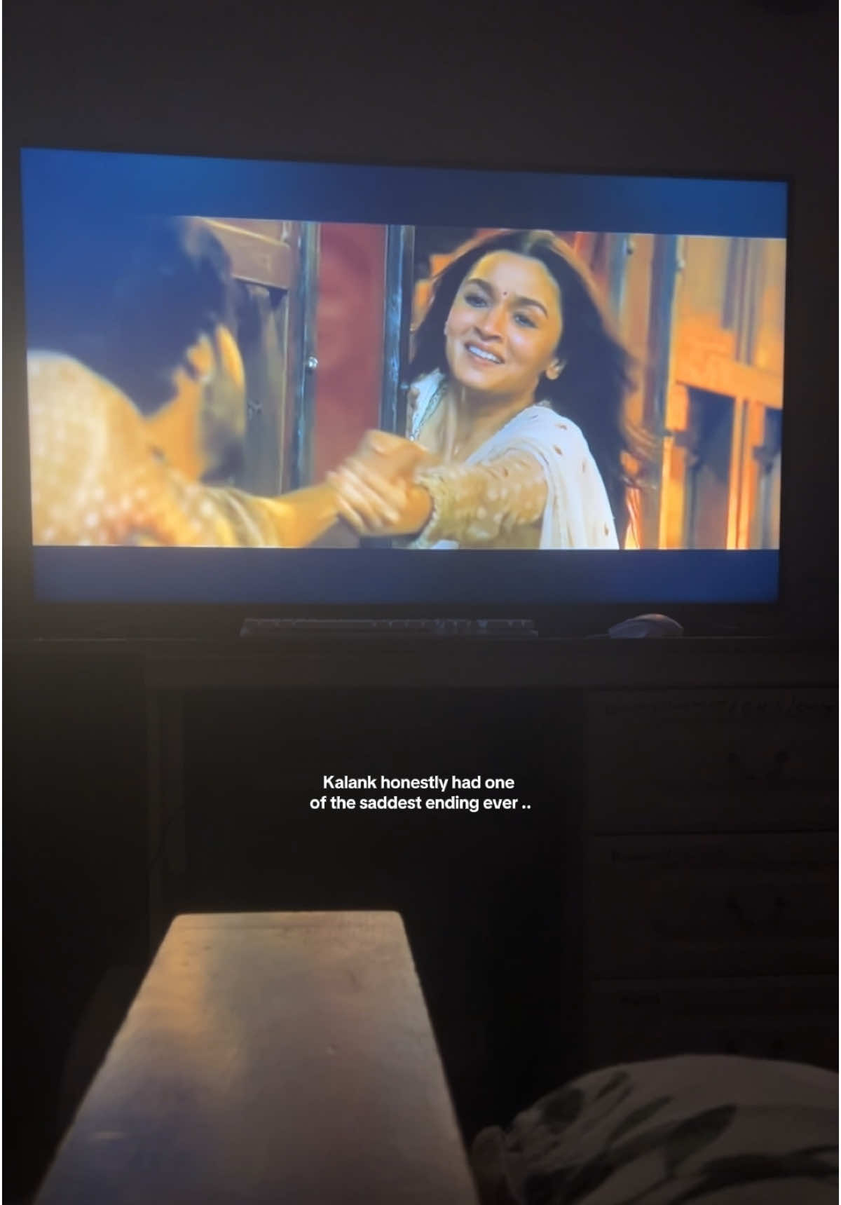 their chemistry was insane. #fyp #foryou #browngirl #browntiktok #bollywood #kalank #varundhawan #aliabhatt #indianmovie 