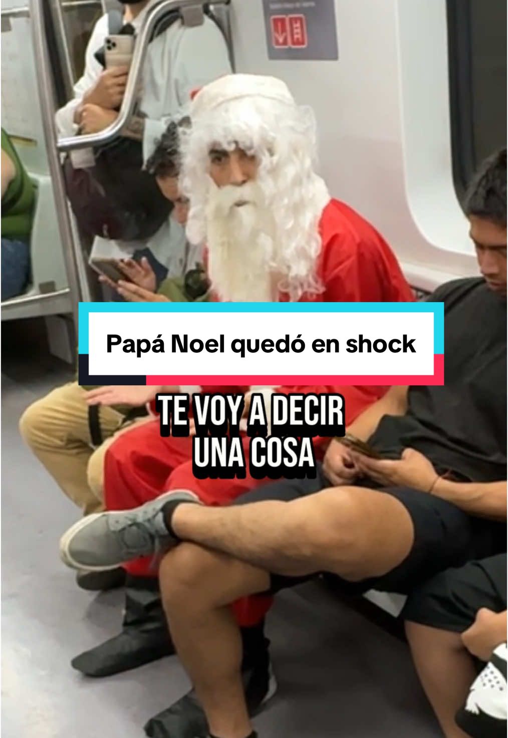 Respuesta a @Maria Jose Roldan677MAJO  Parece que Papá Noel se olvidó de entregar algunos regalos hace un par de años y ahora llegaron los reclamos. ¿Será su culpa o las cartas no llegaron al polo norte? 🤔  ¡Si te gusta nuestro contenido no te olvides de seguirnos! 😀 . . . . #improvisación #improvisacionteatral  #cocacola #cocacolaar #navidad #teatroindependiente #subte #actuación #actoresargentinos #humorsano #humorargentino🇦🇷