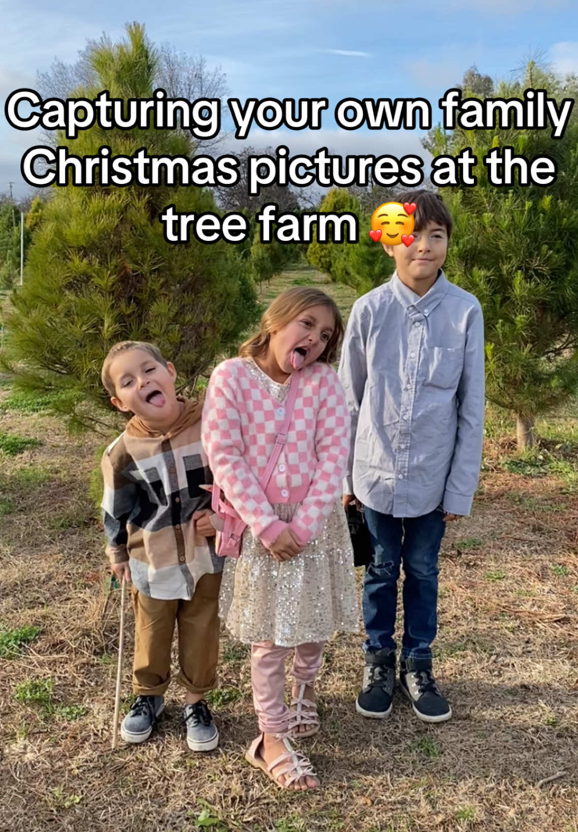 Taking your own christmas pictures at the tree farm >> #norcalphotographer #christmastreefarm #christmastraditions 