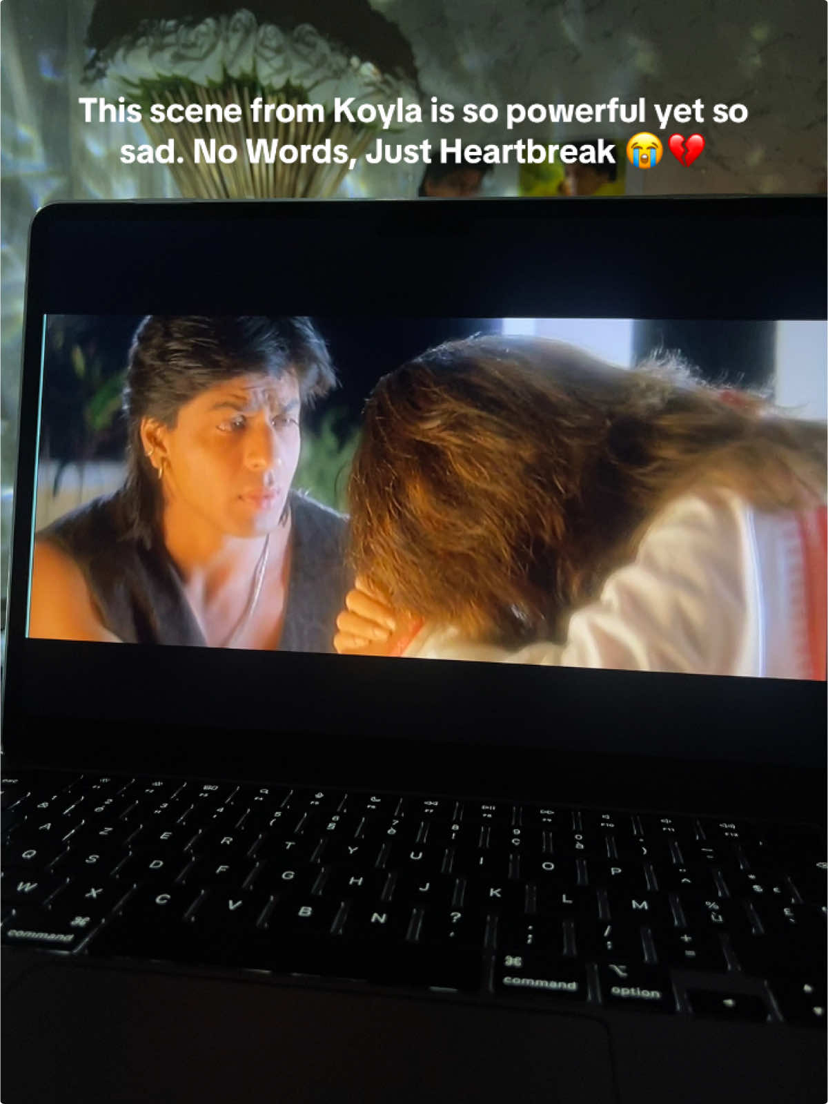 She looks at him with so much pain 😭😭💔💔 #Koyla#ShahrukhKhan#MadhuriDixit#bollywood#movie#song#Love#edit#srk#kingkhan#khan#fyp#tiktok#shankar#Шанкар#culpamia#nicole#paris#makeup#luxury#pourtoi 