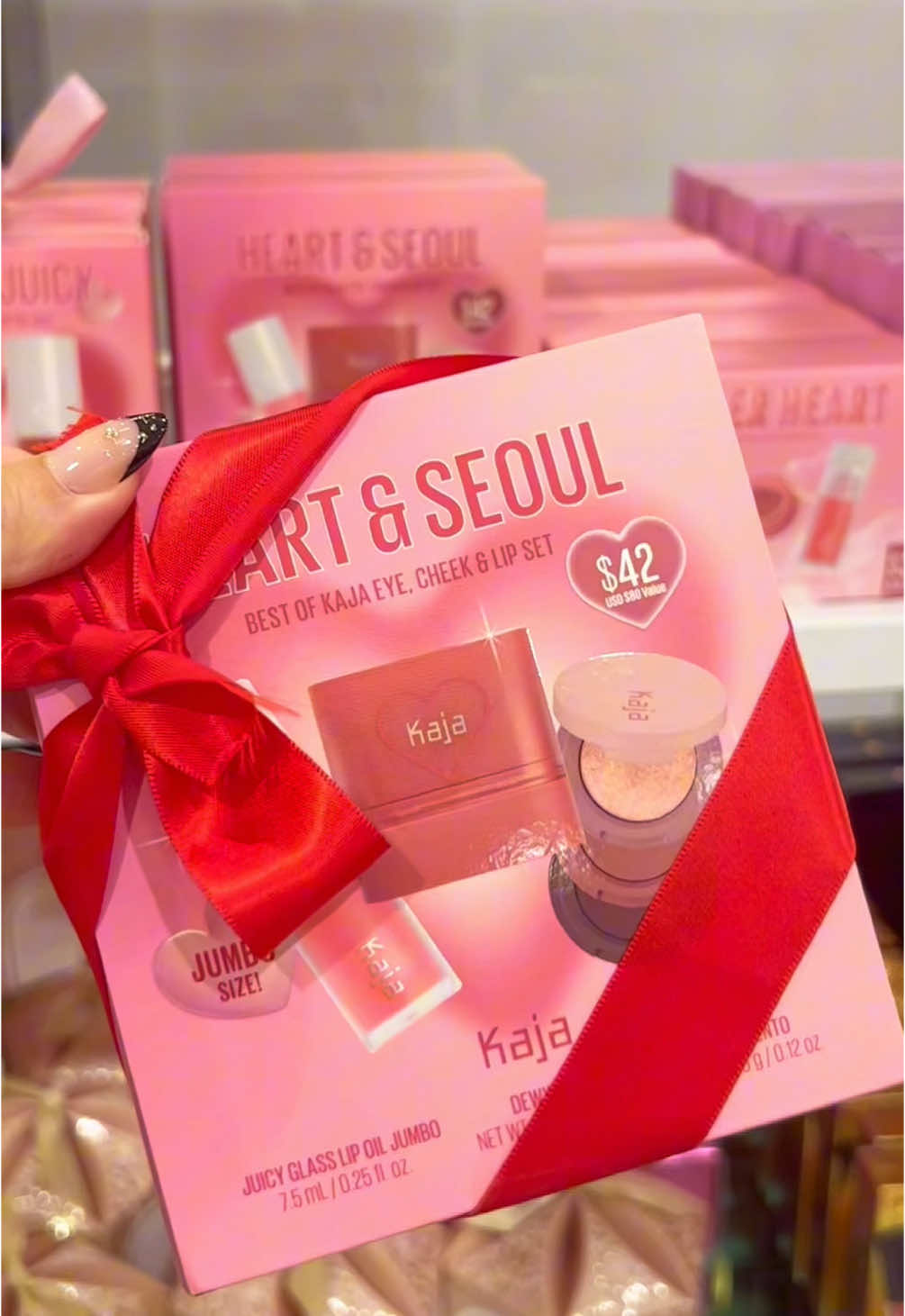 Mama a 25% off Heart & Seoul + Extra Juicy holiday sets behind you 💖  Shop it NOW @Macy’s in time for holiday gifting ✨ #kbeauty #kajabeauty #macys 