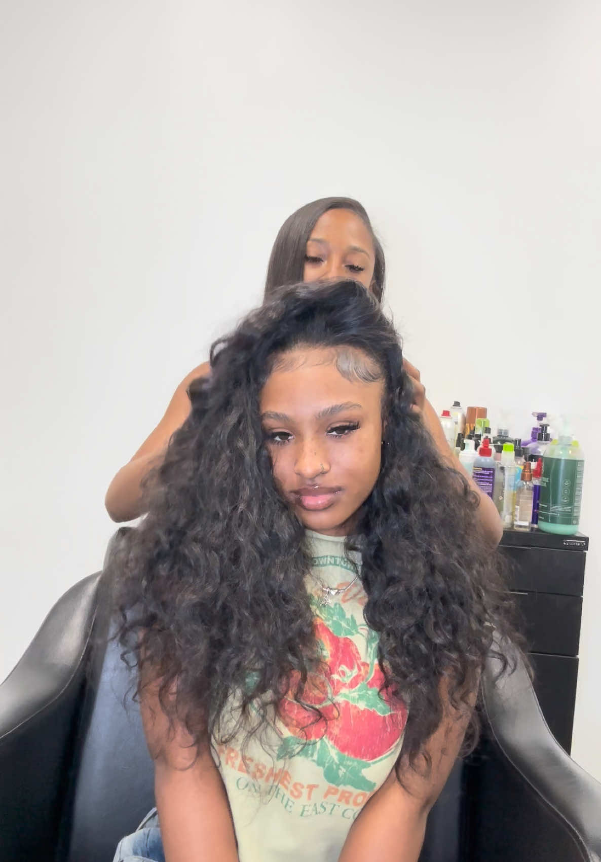 Gorgeous😍 This is a flipover Sew in using 3 bundles of my Indian curly 22”. Nefore purchasing please remember the longer the length the looser the curl. Next drop January 5th curly and wavy. Linknin bio