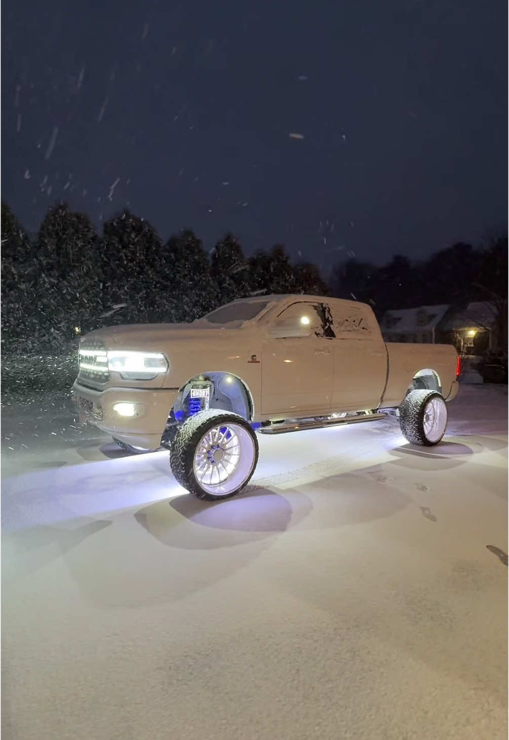 Snow#fypシ゚viral #4u #diesel #26x14 #trucktok🔥 #5thgen #christmas 