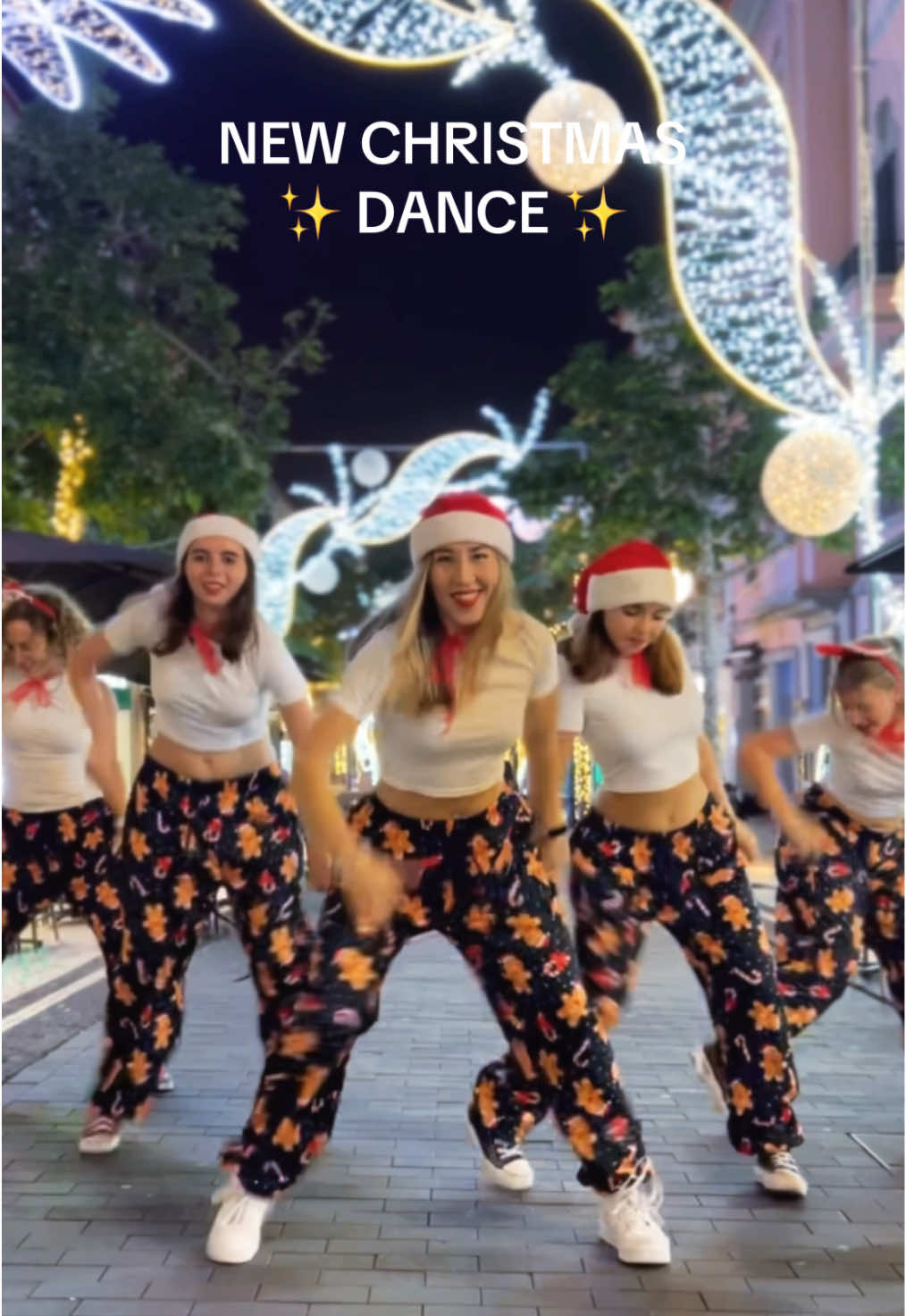 Jingle bells x afrobeat anyone? 🔥 DC:me  @MiaDanceAcademy @nika🐆  #christmasdance #afrodance #learntodance #fy #fyp #dancemoves #afro #danceinpublic 