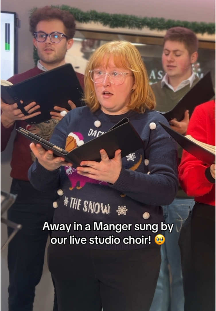 Christmas would be nothing without carols ❤️  We invited the voices of Genesis Sixteen onto Classic FM Breakfast to ring in Christmas with ‘Away in a Manger’ and other favourites.  #carols #christmas #radio 