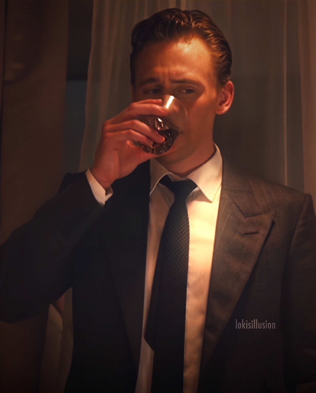 Two words: HAND.PLACEMENT. #tomhiddleston #tomhiddlestonedit #robertlaing #highrise #loki #edit #fyp #viral (ALL FAKE TIKTOK)