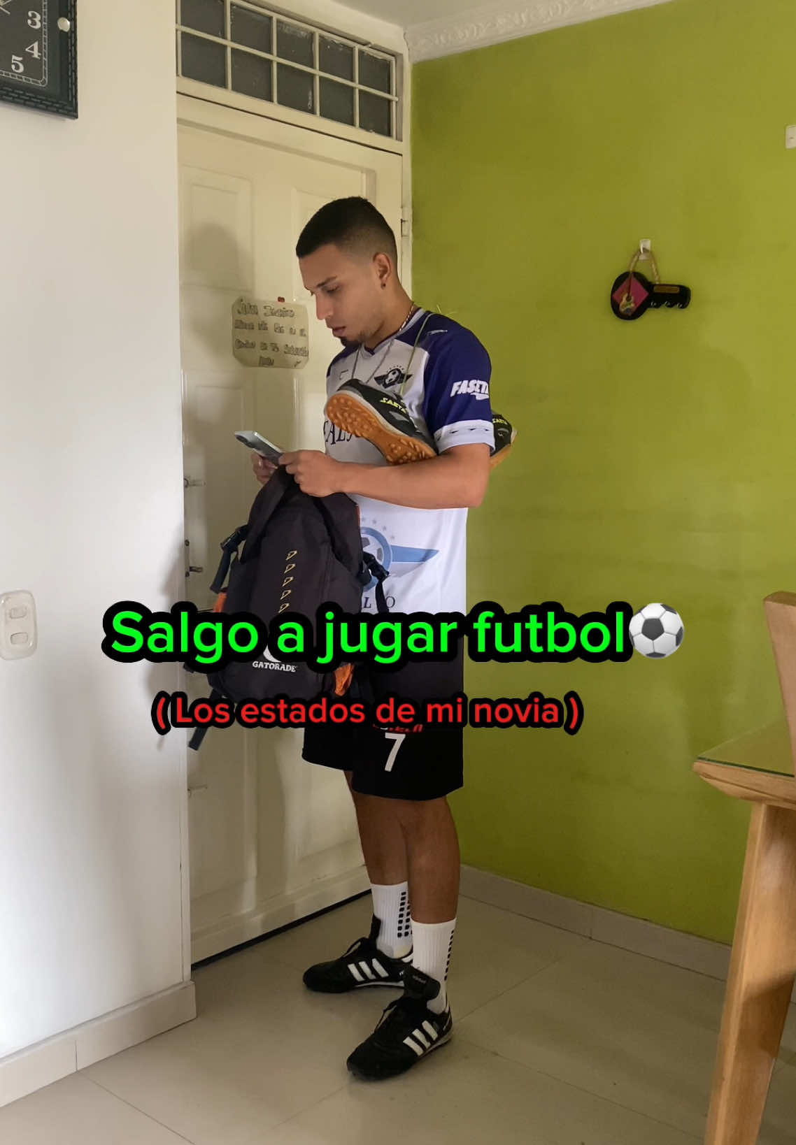 Nadie se salva🥺⚽️😅 #futbol⚽️  #futsal #microfutbol #futboldesalon #futboledit #memesfutbol #humor #humorfutbolero #soccertiktok #colombia #bogota #vir #vira #viral_video #jugadorpirata🏴‍☠️ #jugadoresdefutbol #jugadores #creadoresdecontenido 